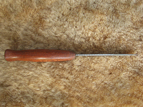 Length 8 in, Blade: 4 in. Weight: 1.6 oz.