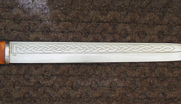 Weight:13oz (340g).